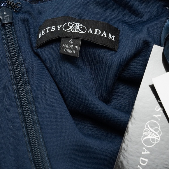 Betsy & Adam - Chloe Long Short Sleeve Metallic Print Gown - Picture 4 of 11